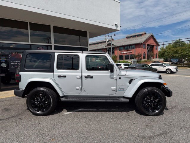 Used 2023 Jeep Wrangler Unlimited Sahara w/ Cold Weather Group AWD/4WD image 10