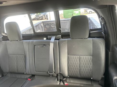 Used 2018 Nissan Titan SV w/ SV Convenience Package AWD/4WD image 15