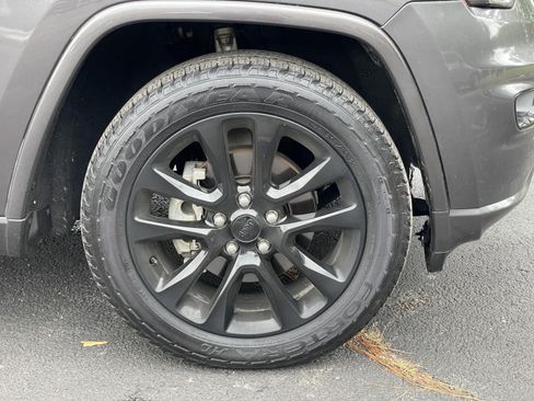 Used 2019 Jeep Grand Cherokee Altitude AWD/4WD image 56
