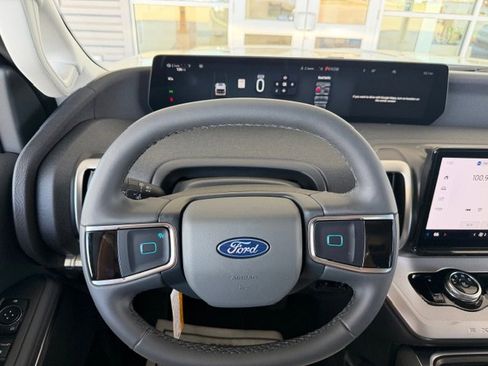 New 2026 Ford Expedition Active image 13