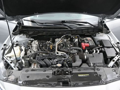 Used 2024 Nissan Altima 2.5 SV image 11