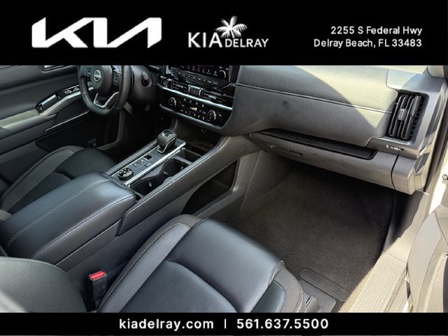 Used 2024 Nissan Pathfinder SL AWD/4WD image 11