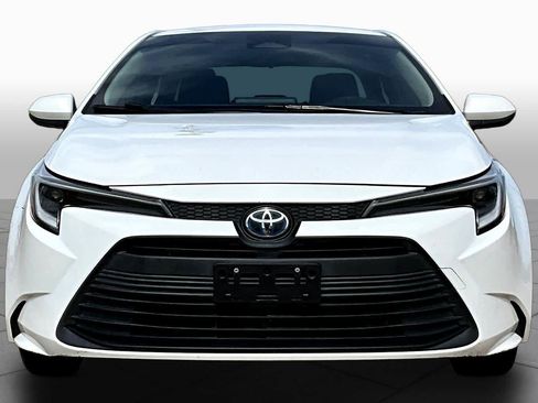 Used 2023 Toyota Corolla LE image 3