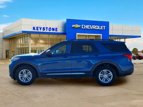 Used 2021 Ford Explorer XLT w/ Equipment Group 202A AWD/4WD image 4