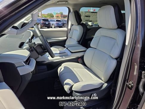 New 2026 Lincoln Navigator Premiere AWD/4WD image 6