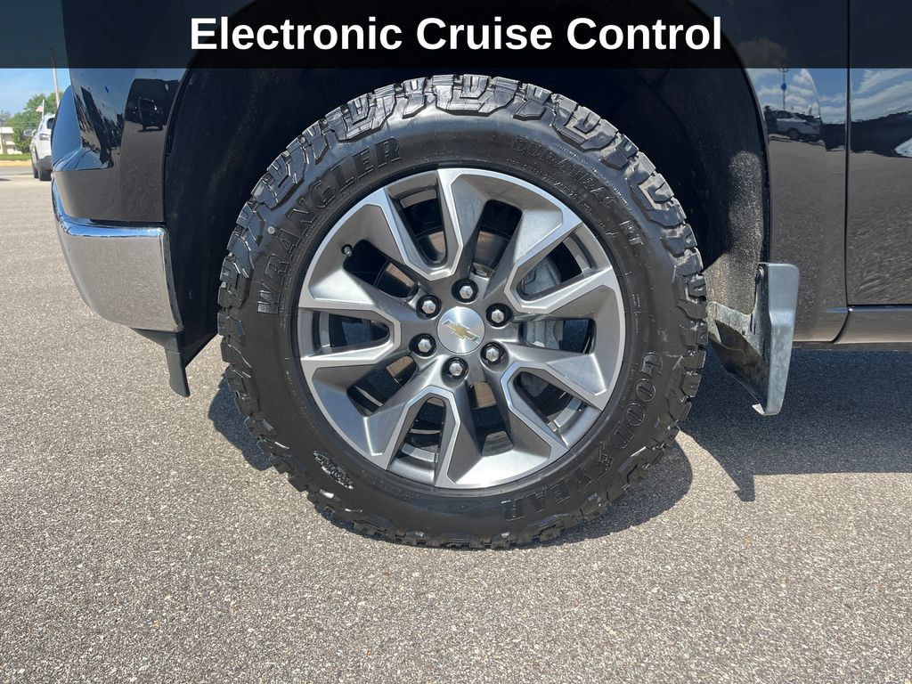Used 2023 Chevrolet Silverado 1500 LT AWD/4WD image 30