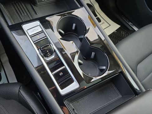 Used 2025 Volkswagen Atlas SEL image 21