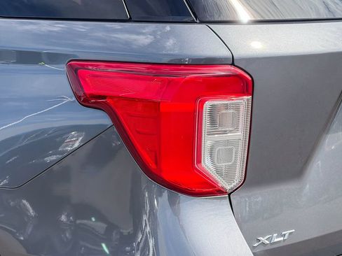 Used 2022 Ford Explorer XLT w/ Equipment Group 202A AWD/4WD image 8