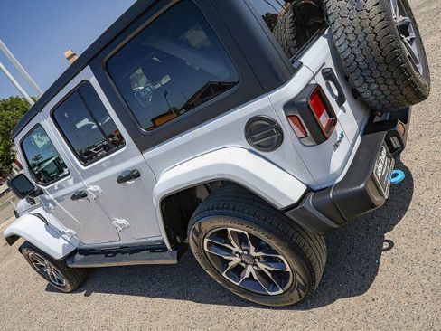Used 2024 Jeep Wrangler Unlimited AWD/4WD image 8