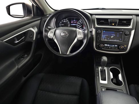 Used 2017 Nissan Altima 2.5 SV w/ Convenience Package image 16