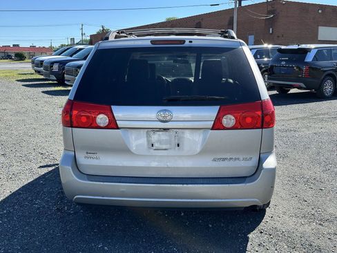 Used 2010 Toyota Sienna XLE FWD image 7