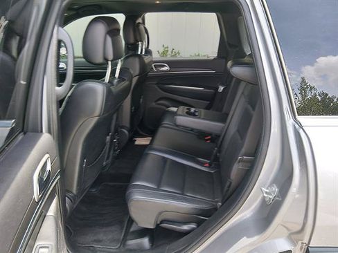 Used 2018 Jeep Grand Cherokee Limited RWD image 12