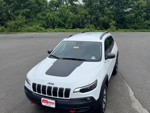 Used 2021 Jeep Cherokee Trailhawk image 9