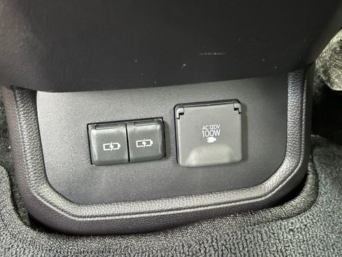 Used 2026 Toyota Highlander Limited image 25