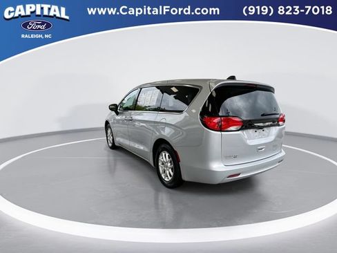 Used 2023 Chrysler Voyager LX FWD image 6