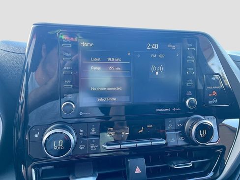 Used 2020 Toyota Highlander XLE AWD/4WD image 14