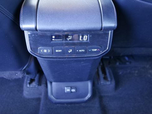 Used 2023 Toyota Highlander XSE AWD/4WD image 18
