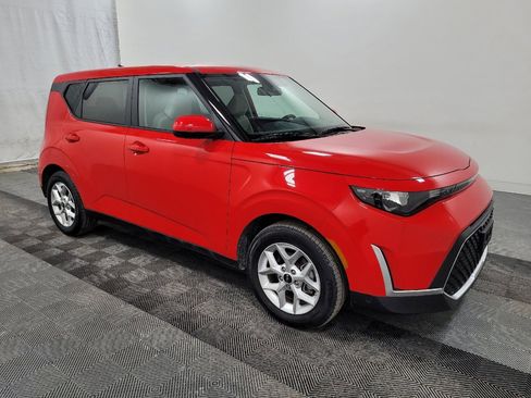 Used 2025 Kia Soul LX w/ LX Technology Package image 11