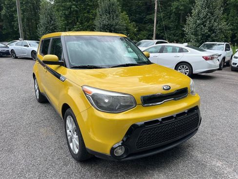 Used 2016 Kia Soul + FWD image 13