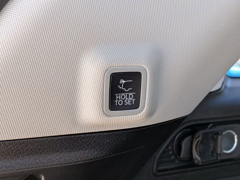 Used 2023 Jeep Grand Cherokee Laredo w/ Luxury Tech Group I image 6