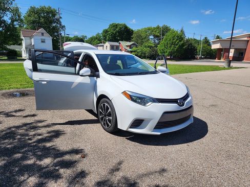 Used 2015 Toyota Corolla LE FWD image 36