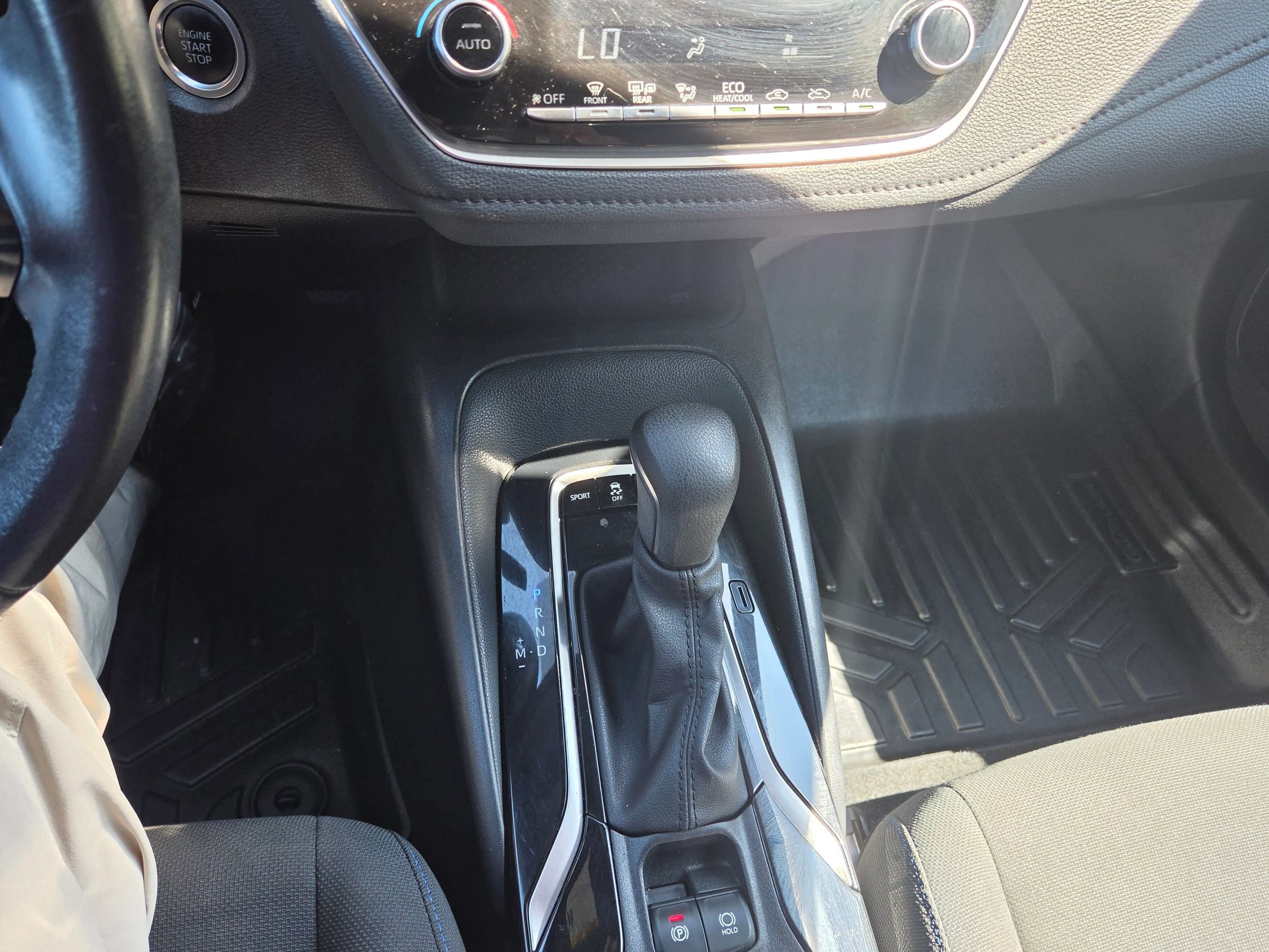 Used 2021 Toyota Corolla SE w/ SE Premium Package FWD image 17