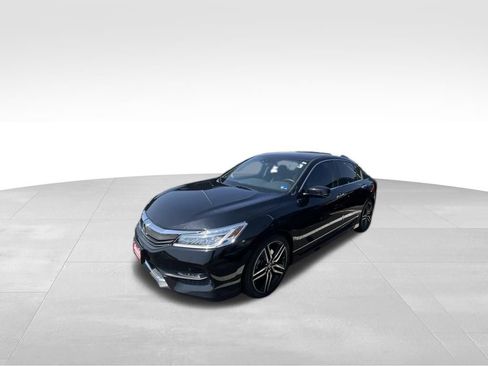 Used 2016 Honda Accord Touring image 2