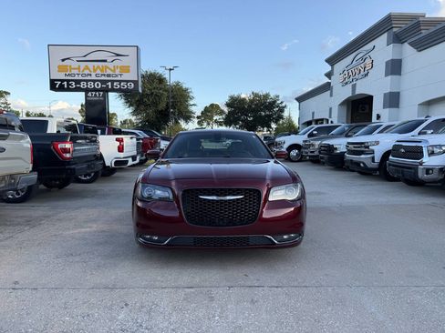 Used 2019 Chrysler 300 S RWD image 39