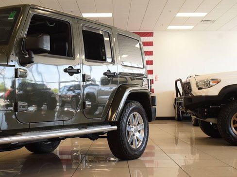 Used 2015 Jeep Wrangler Unlimited Sahara w/ Dual Top Group AWD/4WD image 18
