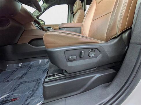 Used 2021 Chevrolet Tahoe High Country w/ Premium Package image 19