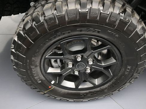 Used 2025 Jeep Gladiator Sport image 40