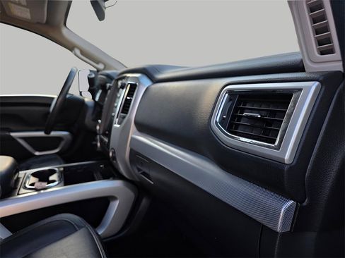 Used 2016 Nissan Titan PRO-4X w/ Pro-4x Convenience Package image 15