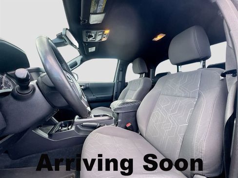 Used 2018 Toyota Tacoma TRD Off-Road w/ Exterior Package AWD/4WD image 6