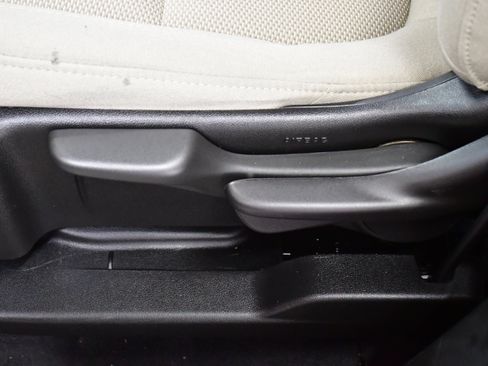 Used 2023 Chevrolet Traverse LS FWD image 17
