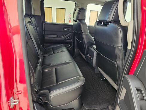 Used 2022 Nissan Frontier SV w/ SV Premium Package RWD image 30