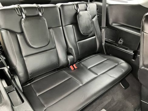Used 2021 Ford Explorer XLT w/ Equipment Group 202A AWD/4WD image 18