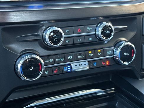 New 2026 Ford F250 Lariat w/ Black Appearance Package image 19