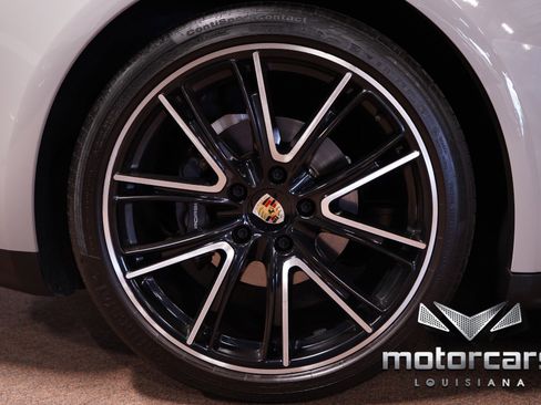 Used 2020 Porsche Panamera w/ Premium Package image 21