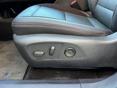 Used 2024 Chevrolet Equinox EV RS FWD image 19