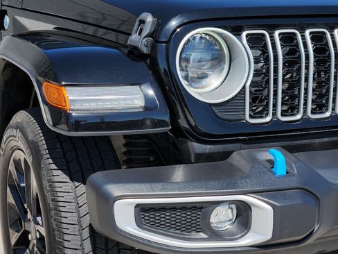 Used 2024 Jeep Wrangler Unlimited Sahara AWD/4WD image 10