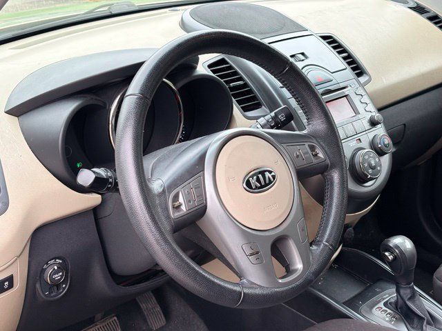 Used 2011 Kia Soul ! FWD image 12