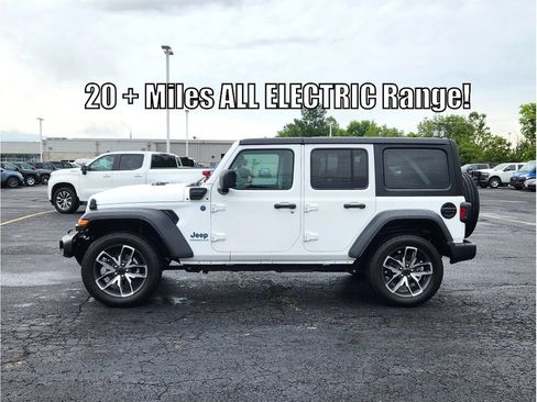 Used 2025 Jeep Wrangler Unlimited Sport S 4xe w/ Convenience Group AWD/4WD image 8