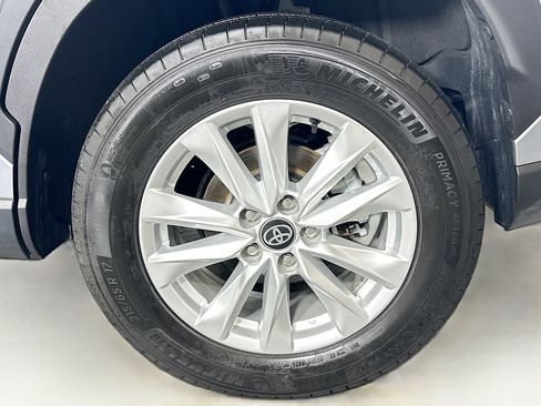 Used 2024 Toyota Corolla Cross LE image 11