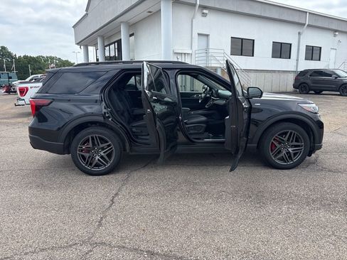 Used 2025 Ford Explorer ST-Line w/ ST-Line Street Pack AWD/4WD image 8