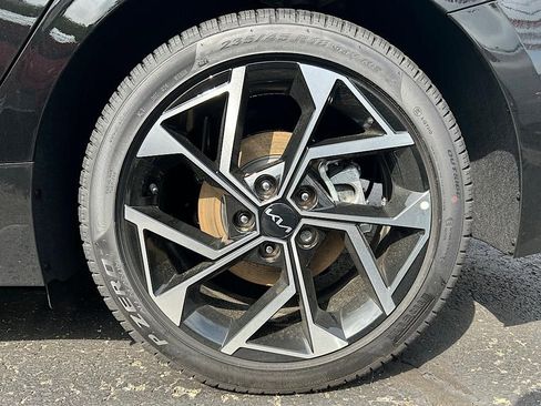 New 2025 Kia Niro LX image 24