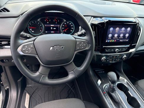 Used 2023 Chevrolet Traverse LT FWD image 17