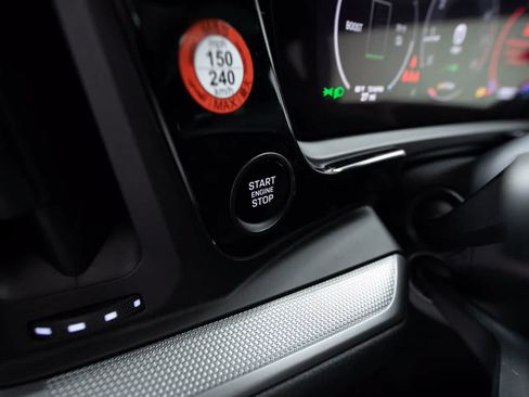 Certified 2025 Porsche Cayenne S AWD/4WD image 28