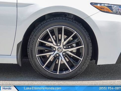 Used 2024 Toyota Camry SE FWD image 8