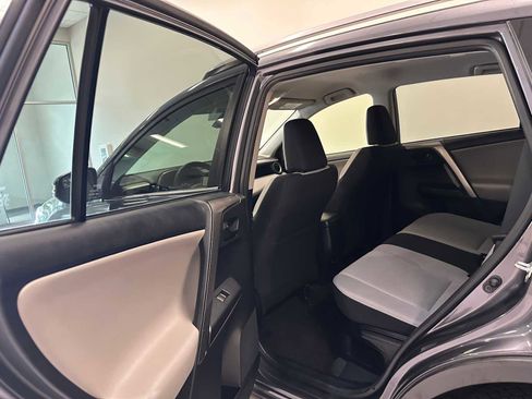 Used 2018 Toyota RAV4 LE image 22