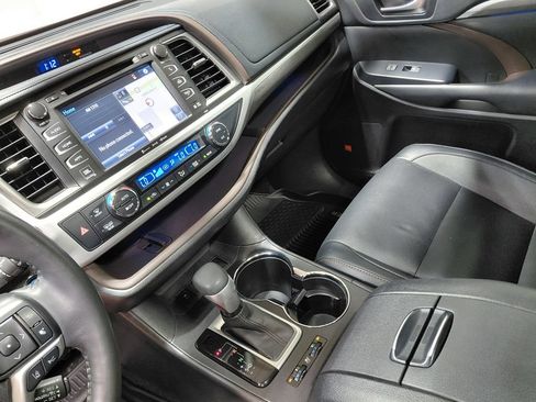 Used 2019 Toyota Highlander Limited Platinum AWD/4WD image 40